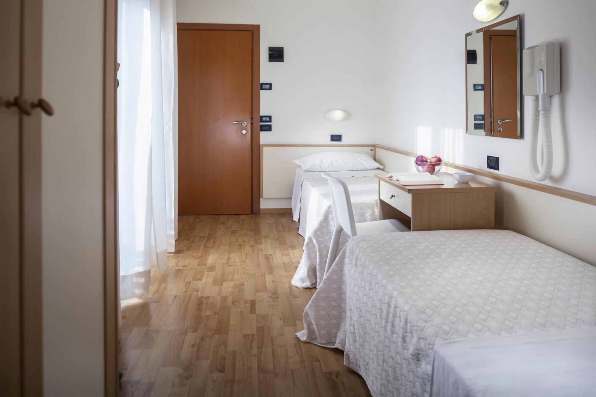 Hotel Baltic Rimini Exteriör bild