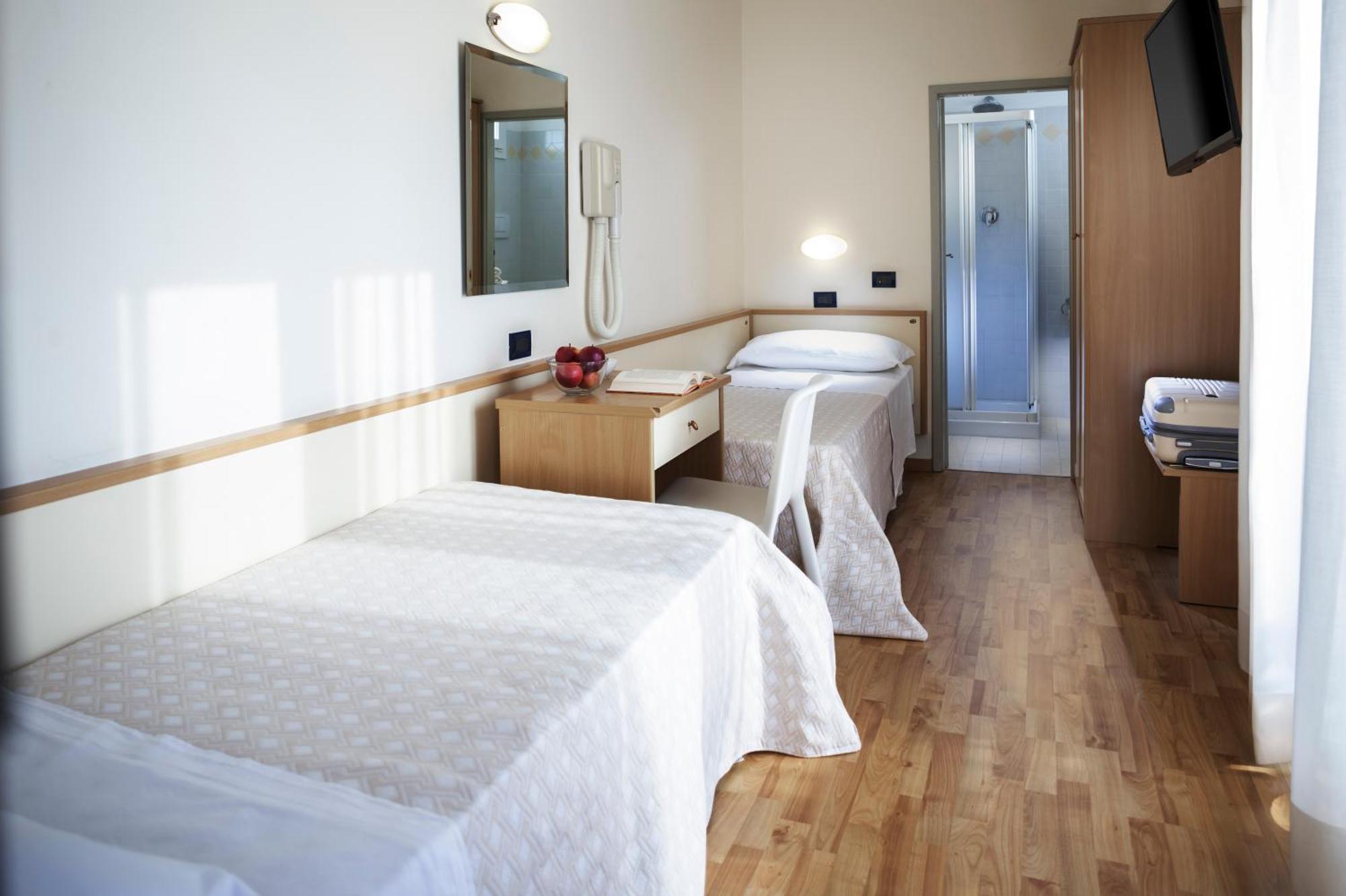 Hotel Baltic Rimini Exteriör bild